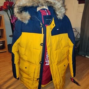 NEW. Men's Tommy Hilfiger Yen Winter coat, size L, faux fur hood, wind resistant